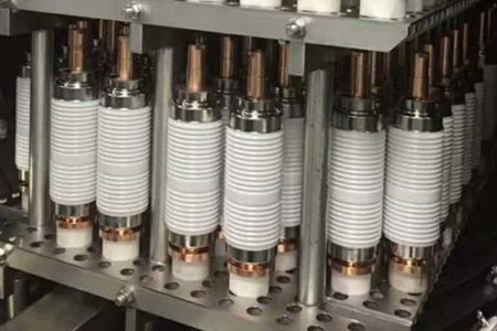 真空開關(guān)管產(chǎn)生操作過電壓的原因是什么？