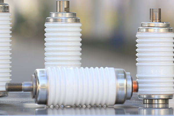 怎樣解決真空滅弧室的漏氣問(wèn)題？