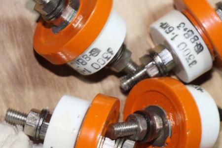 真空開關(guān)管的氣密絕緣系統(tǒng)、屏蔽系統(tǒng)以及導(dǎo)電系統(tǒng)