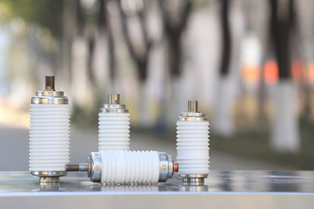 真空開(kāi)關(guān)管接觸點(diǎn)選什么材質(zhì)好？一般為銅合金！